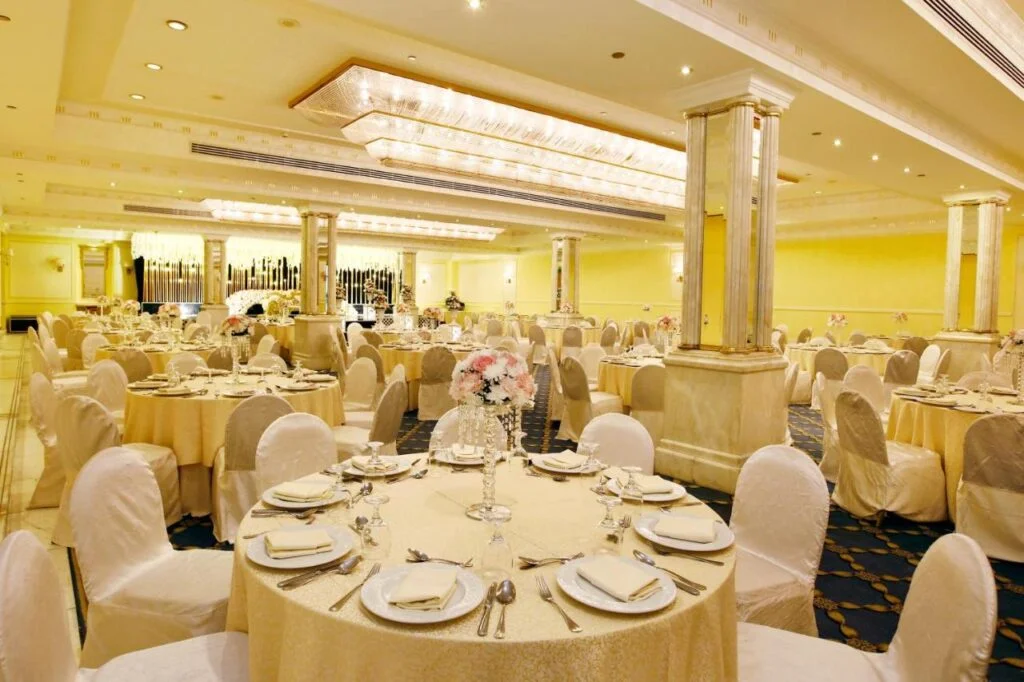 Dining at Ge