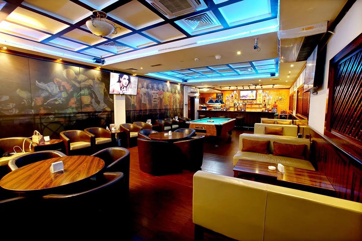dining at grand excelsior hotel